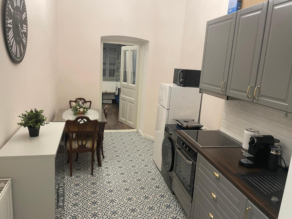 Charming And Cozy Apartment In Center Of ซาเกร็บ ภายนอก รูปภาพ